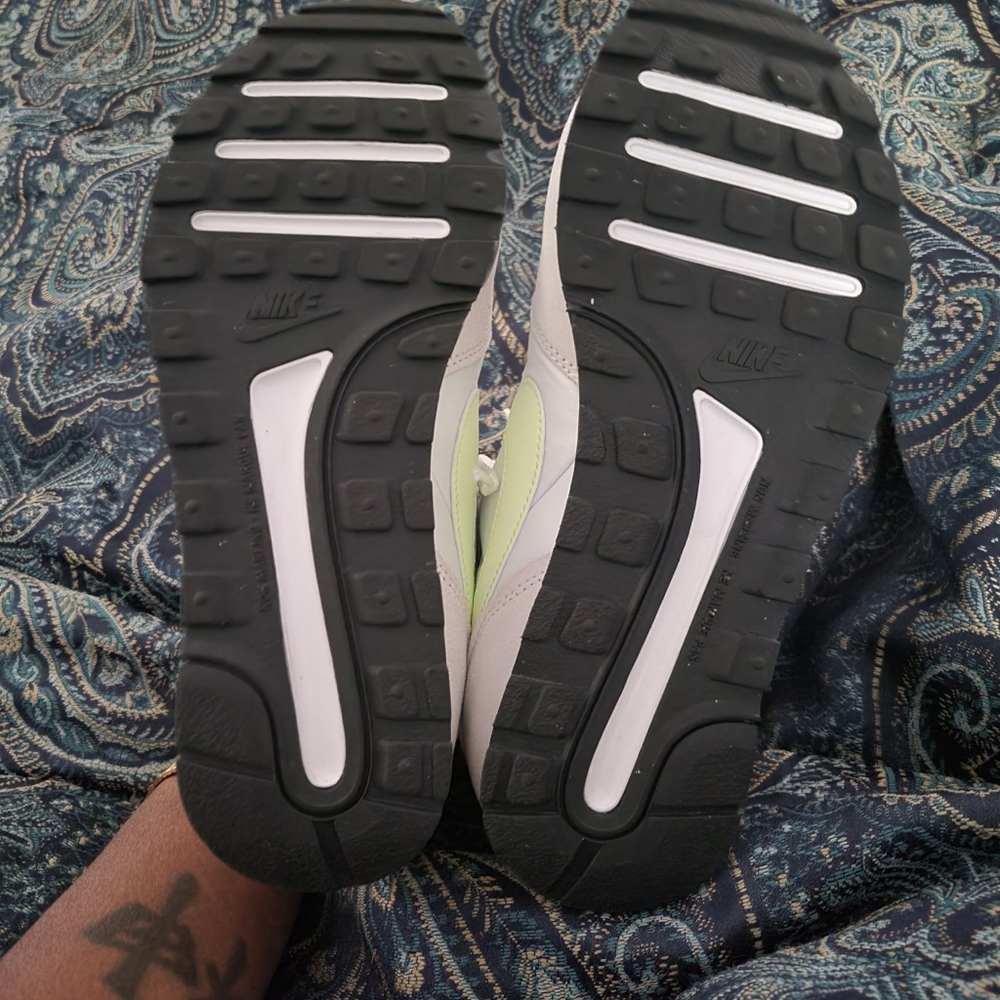 Nike shoes - Picture 4 of 6